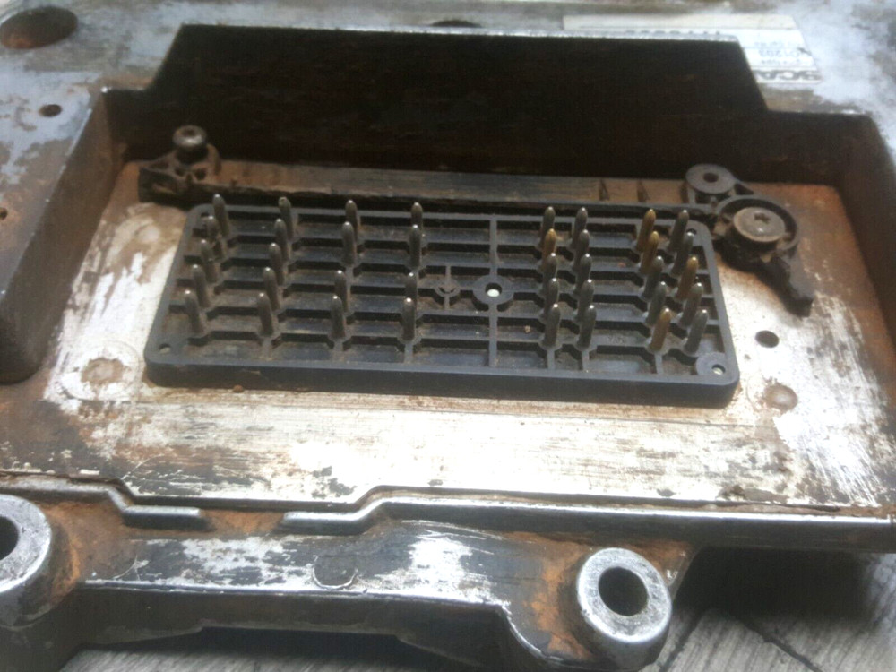 SCANIA ENGINE CONTROL UNIT ECU CORE -ENG TYPE DC1203, 1775095 ( NOT WORKING )