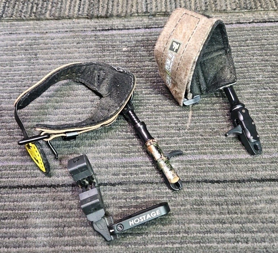 Diamond Archery by Bowtech Prism RH (Blue) Compound Bow + Bow Case & Accessories