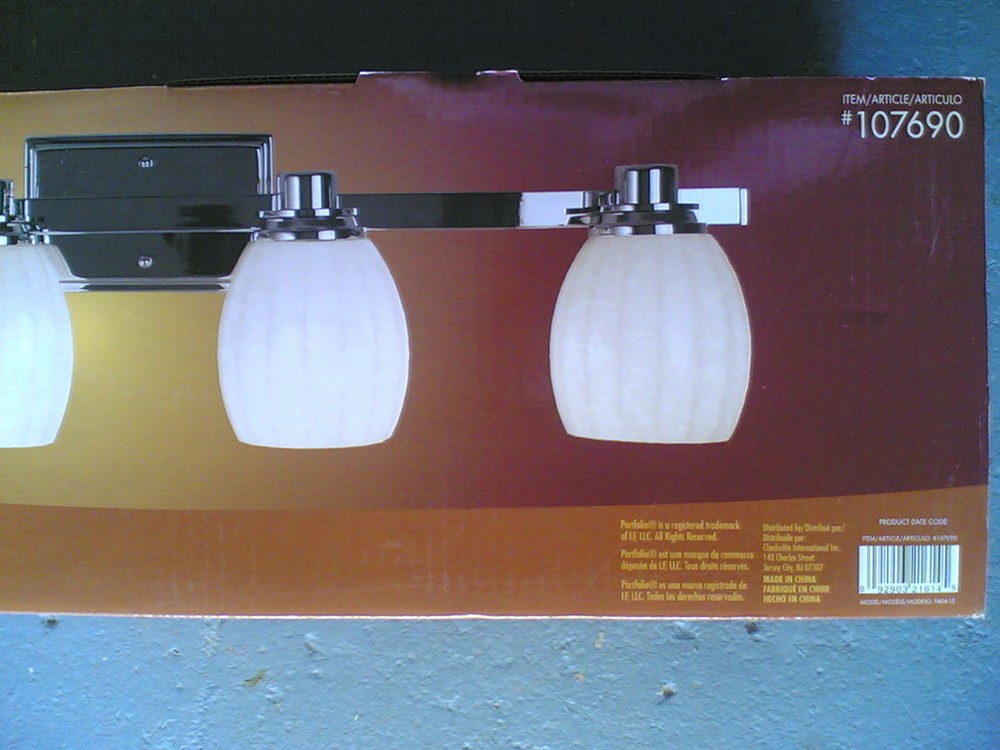NIB ~ Nice 4-Lite Bathroom Vanity LIGHT (Chrome)