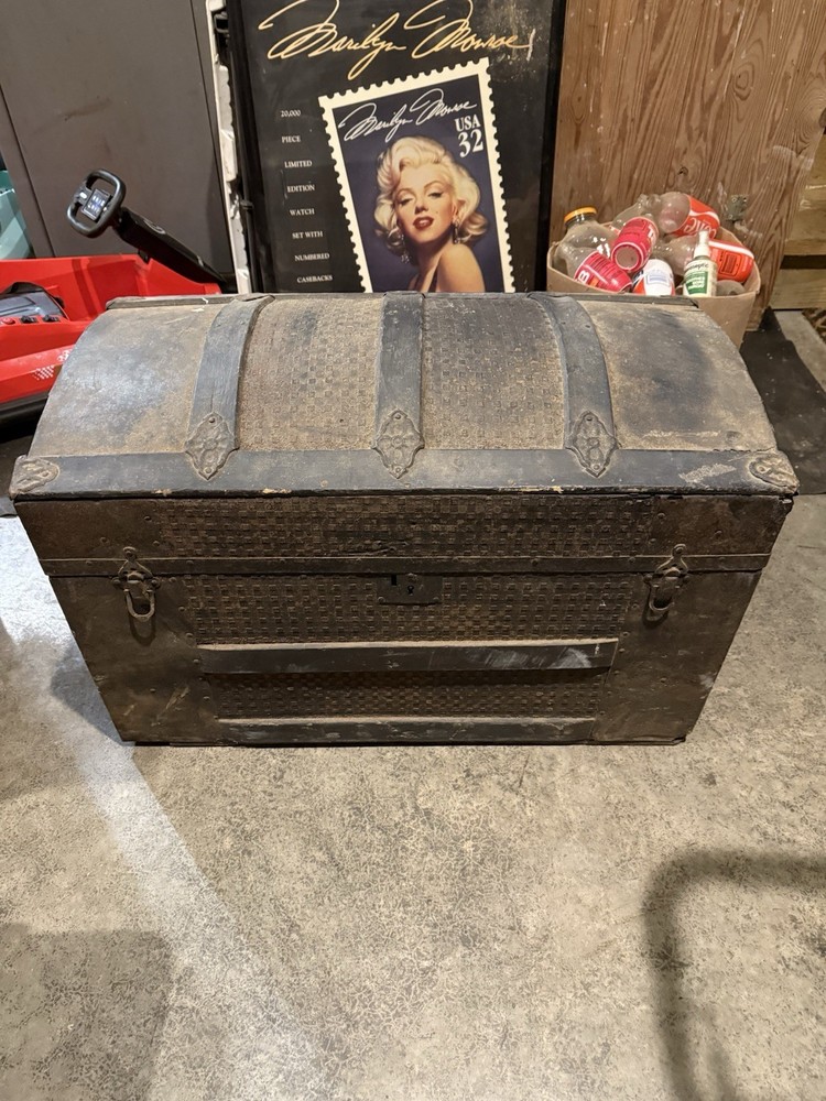 1825 Vintage Chest