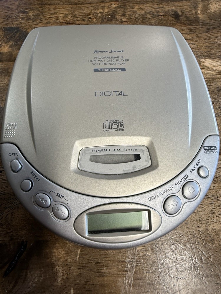 Lenoxx Sound Programmable Compact Disc Player W/Repeat Player 1 Bit DAC Digital