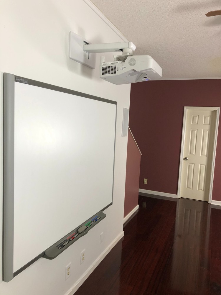 SMART Board SB680 77" Interactive Whiteboard In Great Condition With Pens