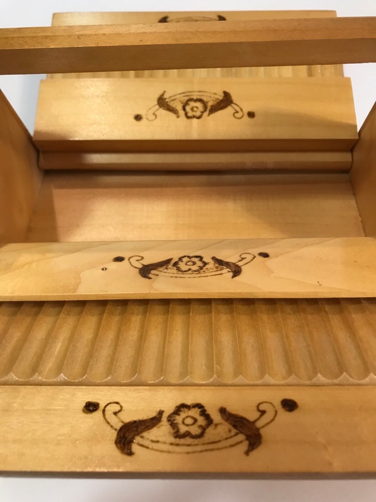 Vintage handmade Wood Flower Pattern Cigarette Box