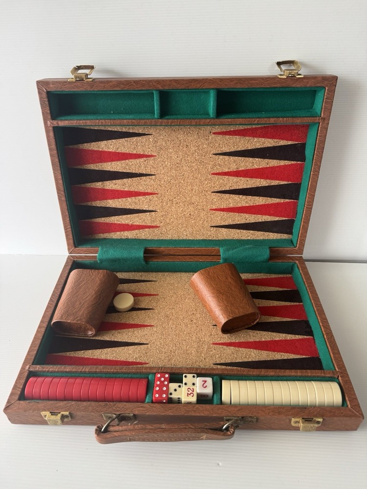 Vintage Backgammon Set Game Deluxe Cork Board  Brown Solid Briefcase  Complete