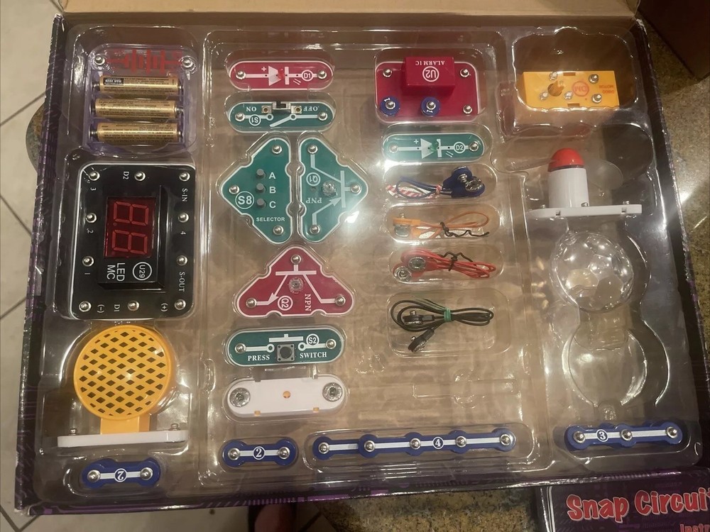 Snap Circuits Arcade 200 Projects Build Electronic Explore Partial Kit STEM READ