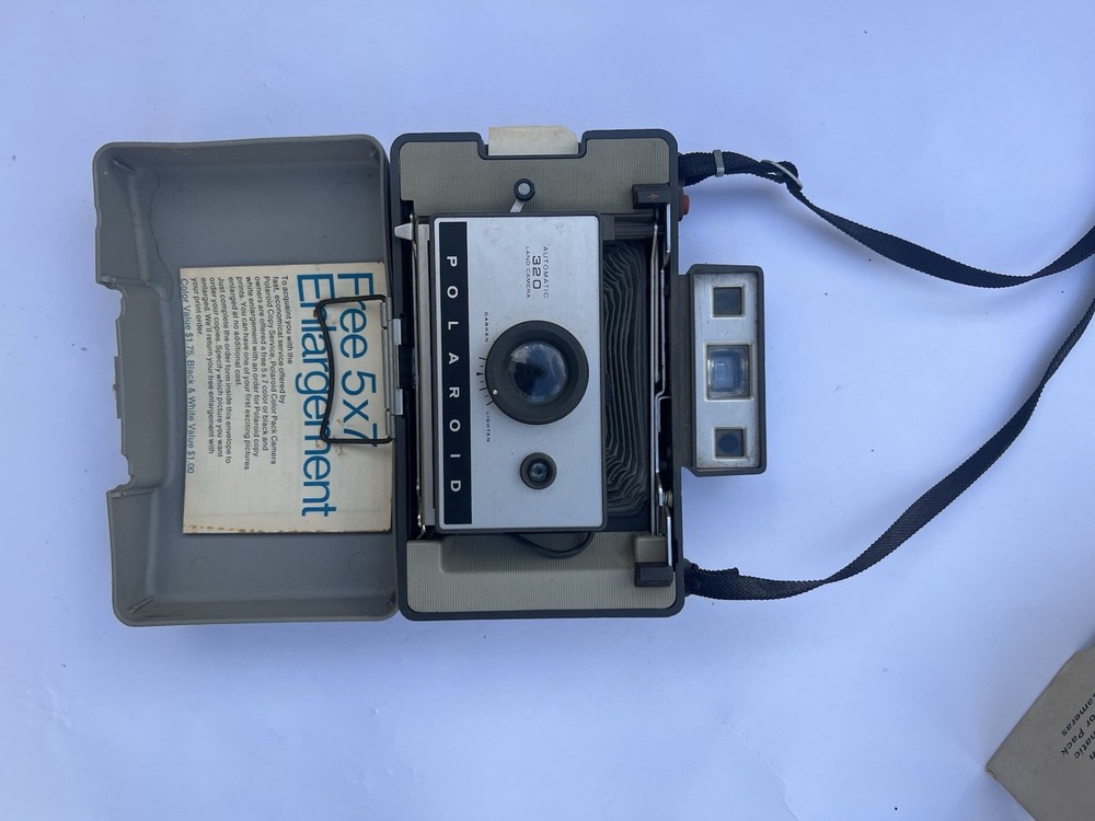 Vintage Polaroid Automatic 320 Land Camera w/ Case & Flash Untested