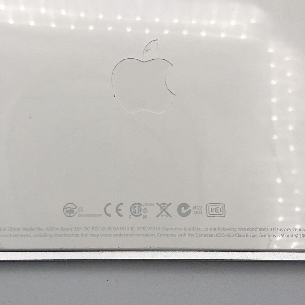 Apple A1314 Wireless Bluetooth Keyboard Silver And White