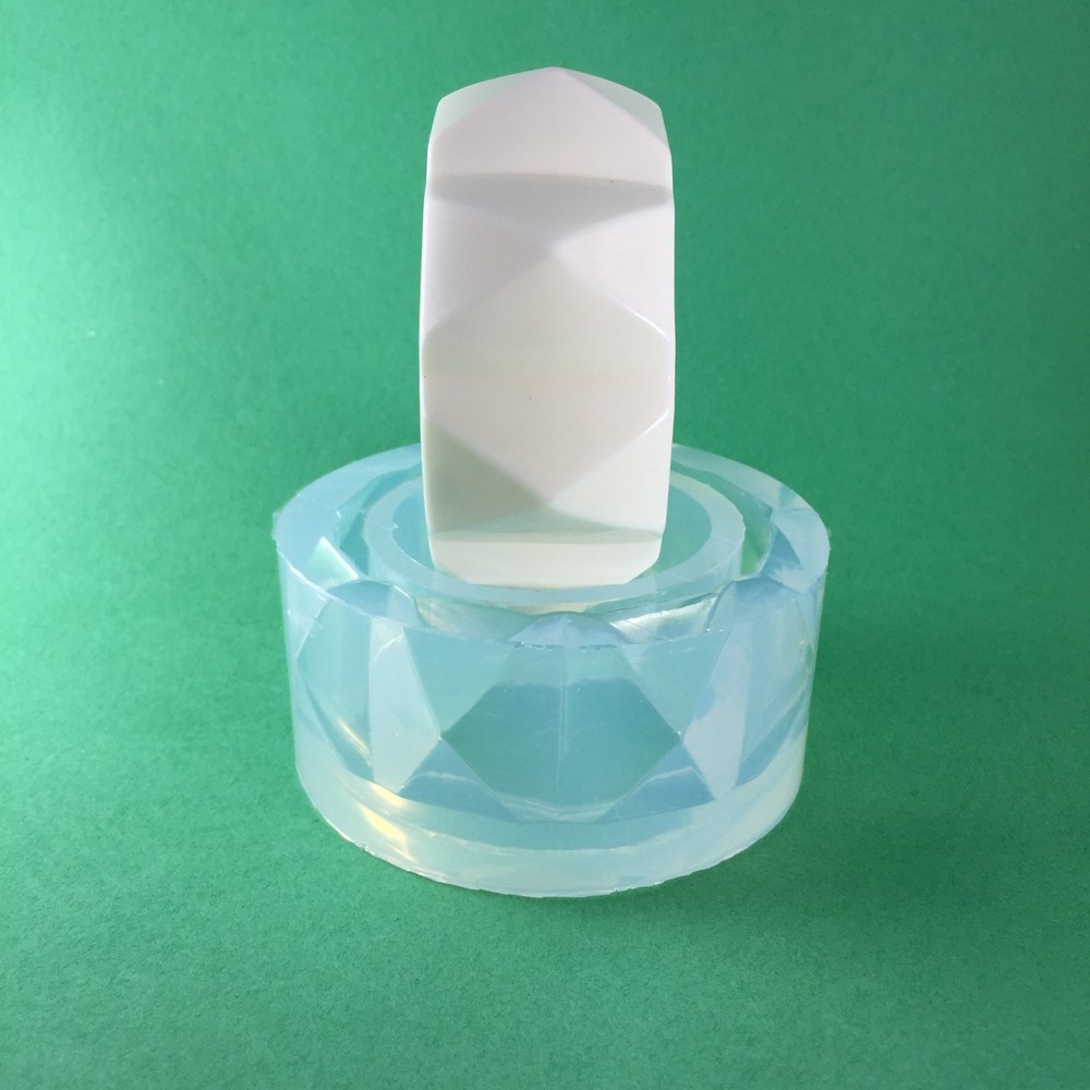 CLEAR SILICONE MOLD (MB097) FOR RAISED PYRAMID PATTERNS BANGLE BRACELET