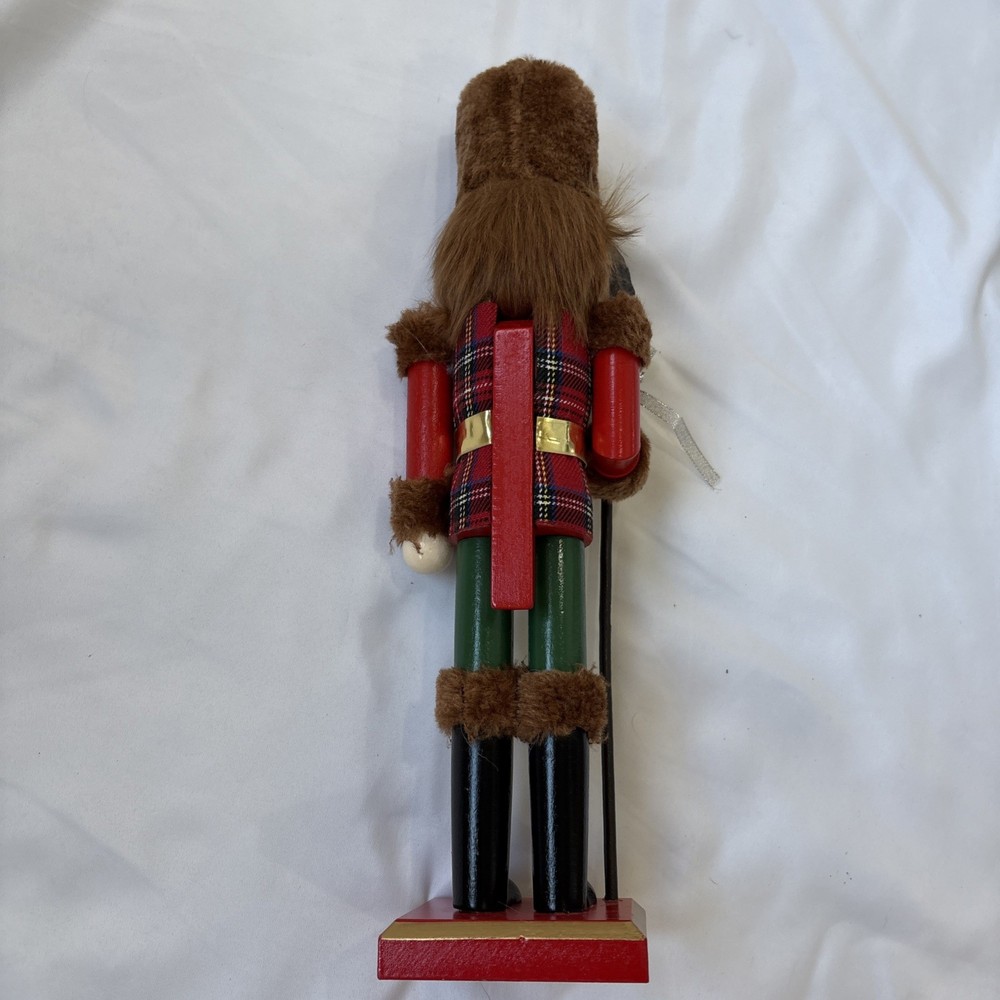 15" Nutcracker Figurine, Wood King Nutcracker Soldier Holding Scepter With Bow