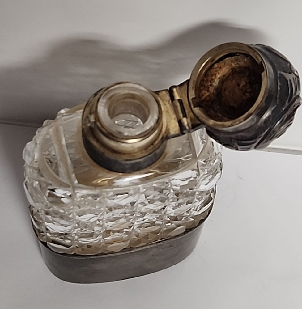 Thomas Ingleton Sterling Silver & Cut Glass Locking Hip Flask C. 1906