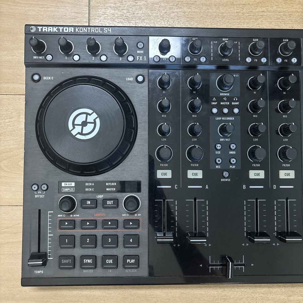 Traktor Kontrol S4 MK2 DJ Controller
