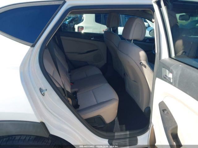 TUCSON 2017 Glove Box 5025505