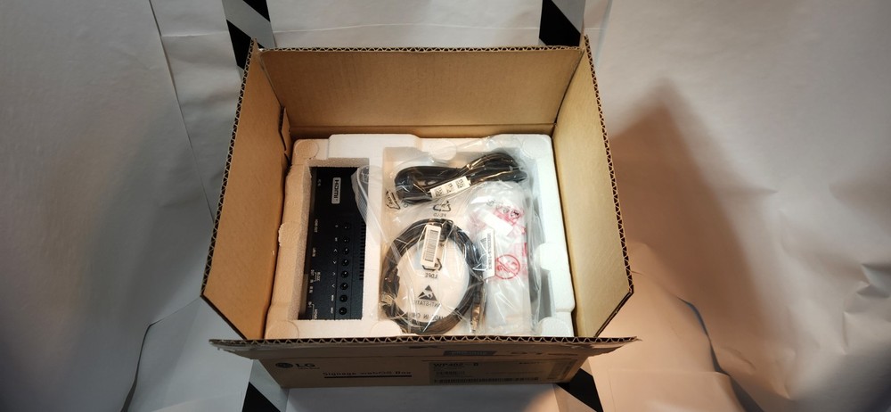 LG WP402-B - webOS 4.0 Digital Signage Player