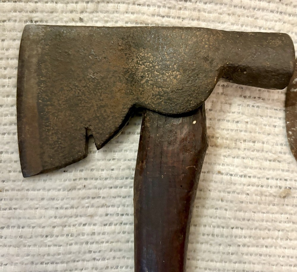 VINTAGE LONG HANDLE HATCHET/HAMMER & PLUMB CAMPING HATCHET AXE